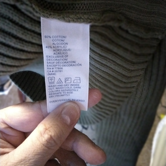 Gently Loved Tommy Hilfiger Sweater - Picture 2 of 4